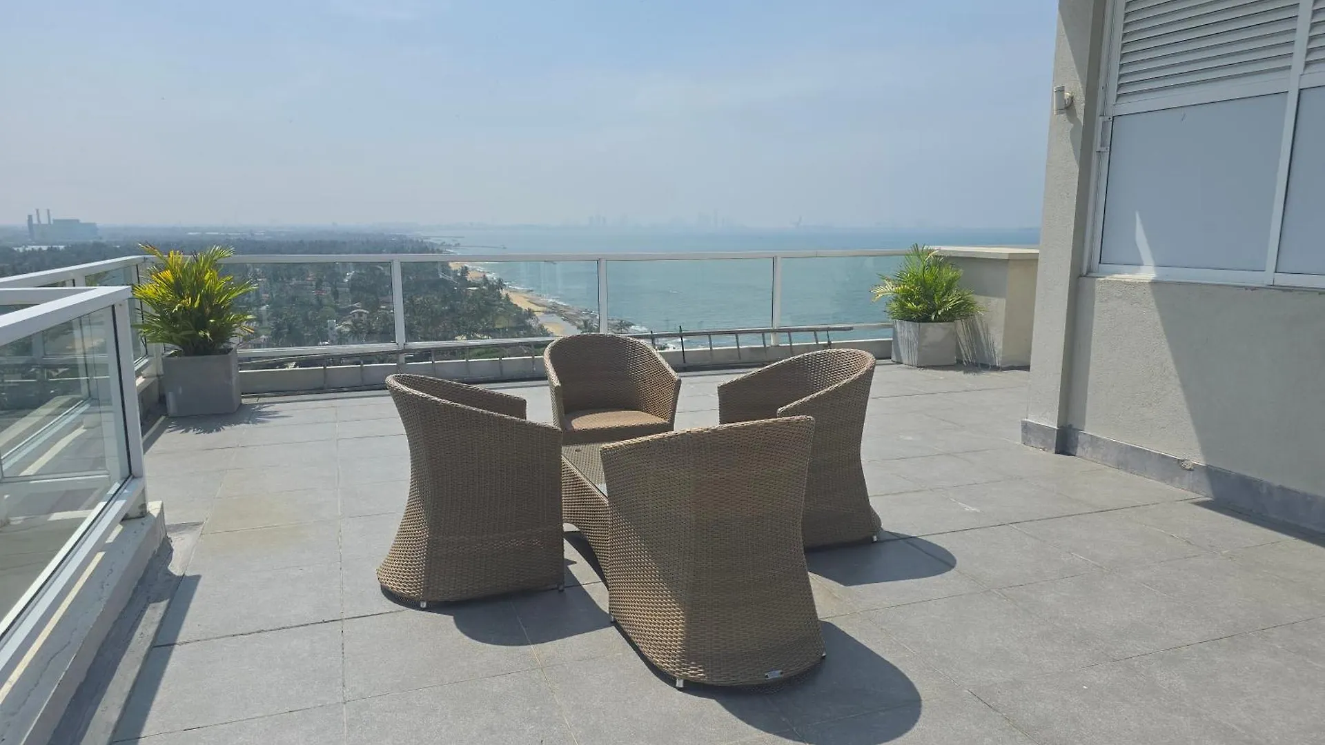 Luxury Beachfront Apartment - Your Perfect Getaway أوسويتاكياوت 0*,  سريلانكا