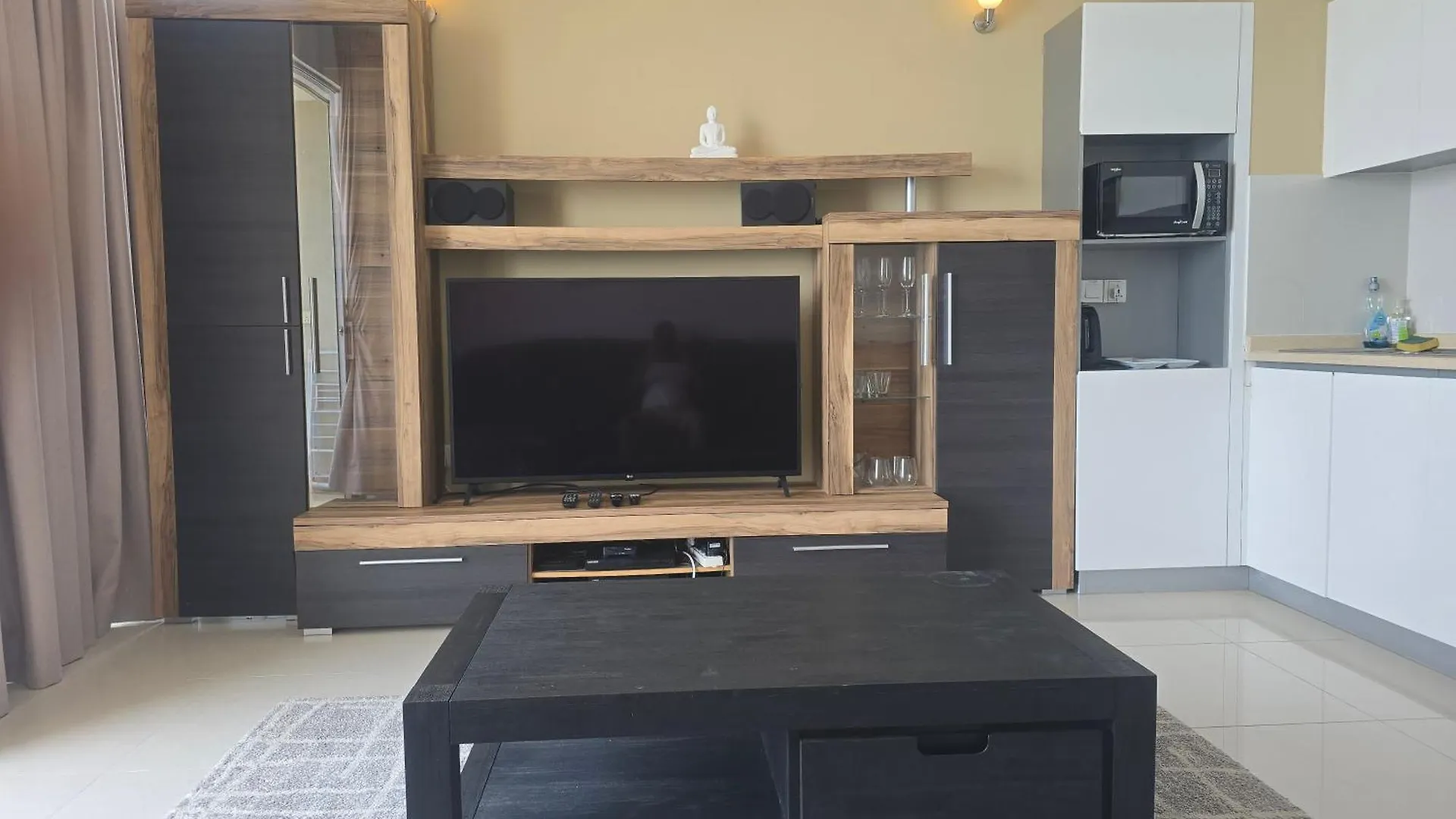 Luxury Beachfront Apartment - Your Perfect Getaway أوسويتاكياوت سريلانكا